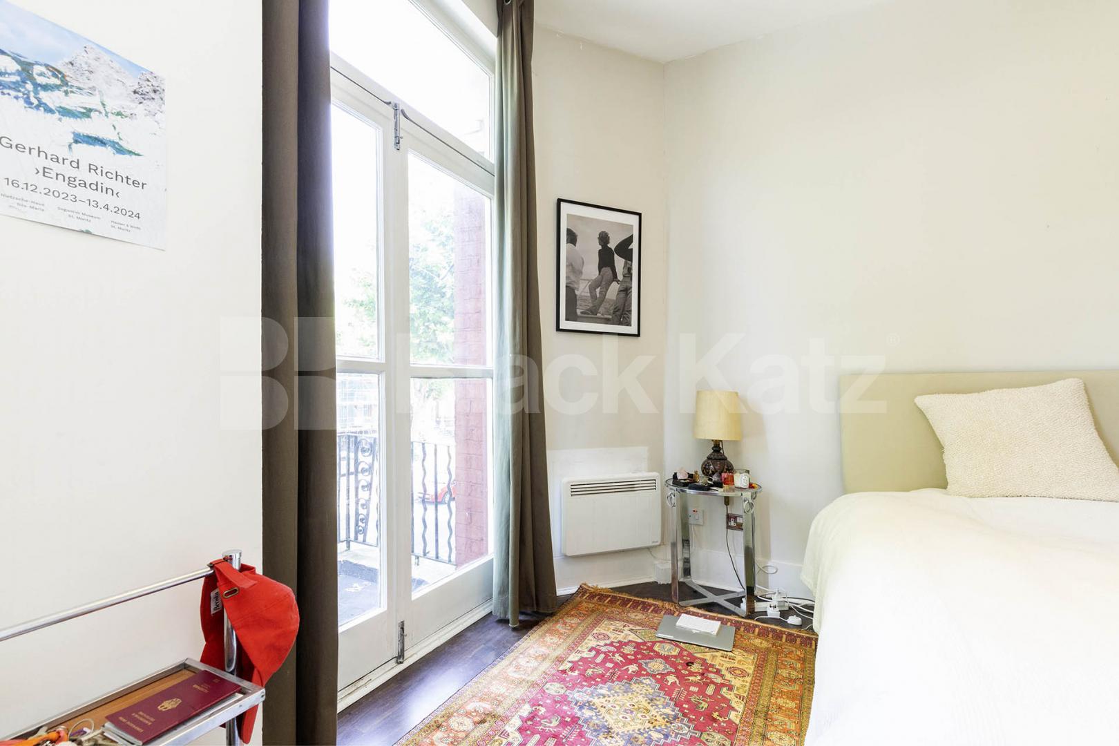 Modern studio set within a large period house mins to tube and shops Sutherland Avenue, Maida Vale